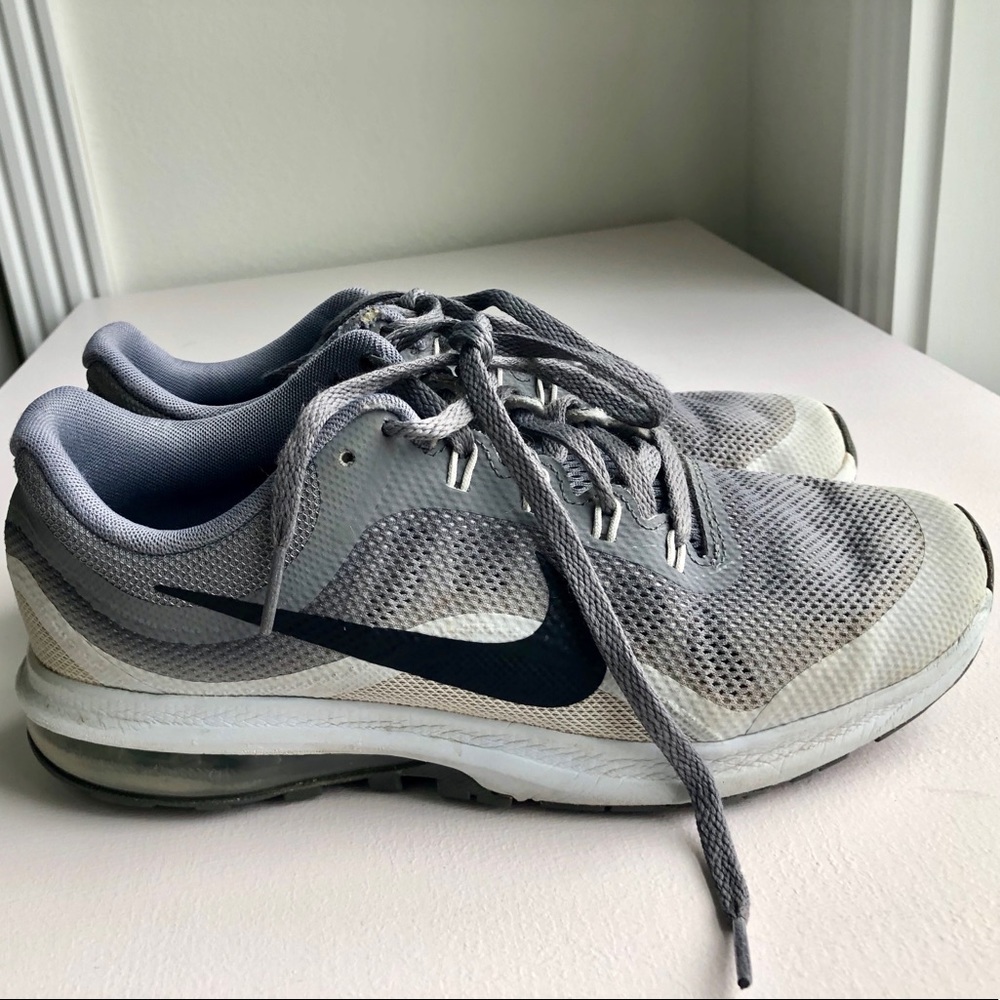 NIKE | Max Dynasty 2 Tennis Shoe | Gray | 6.5Y